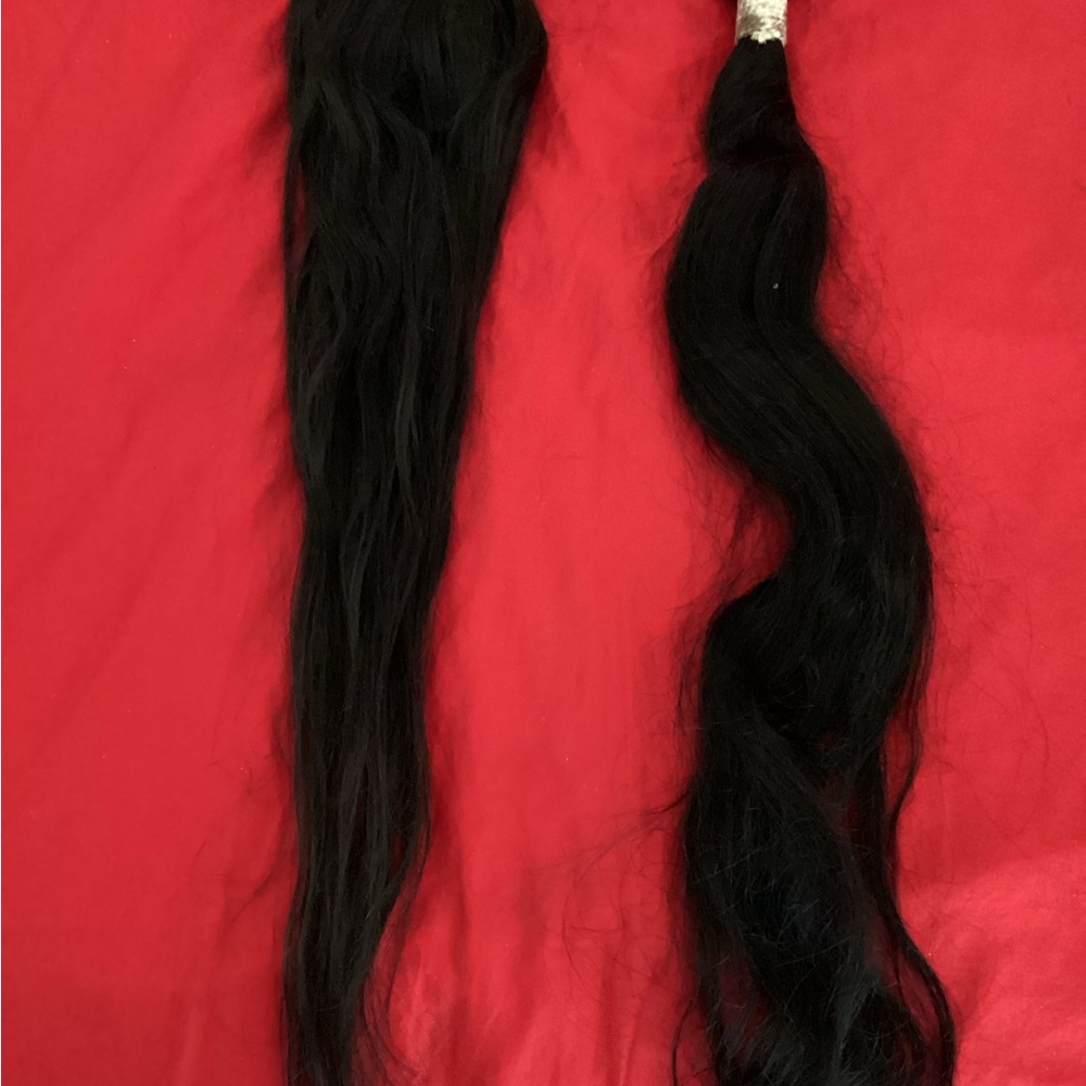 Human Hair Ext. 1/2 Bundle 22inch Length 27inch Wide) & (1 Bundle 26inch Long)